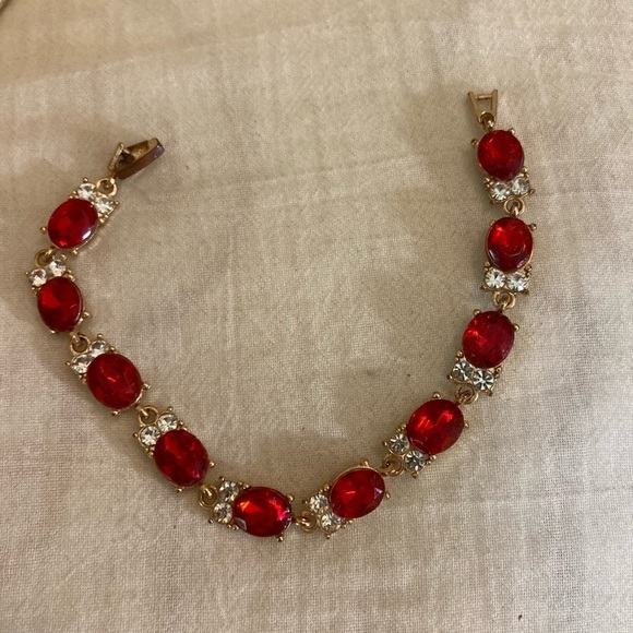 Vintage‎ Bracelet with Vibrant Red and Clear Rhinestones - Picture 1 of 7